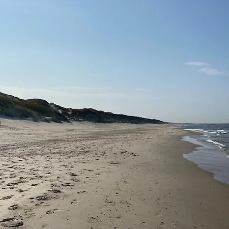 Anna, Strandhuisje Dichtbij Zee & Strand!