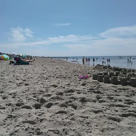 Anna, Strandhuisje Dichtbij Zee & Strand!
