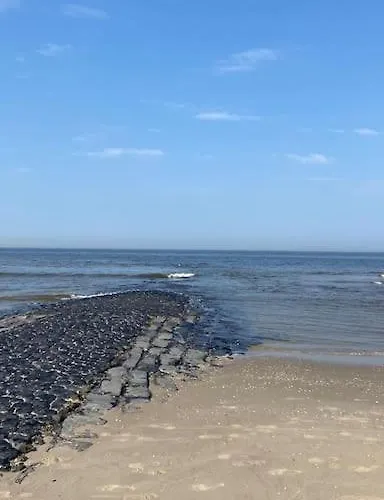 Anna, Strandhuisje Dichtbij Zee & Strand! Apartament