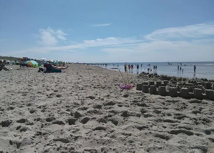 Anna, Strandhuisje Dichtbij Zee & Strand!